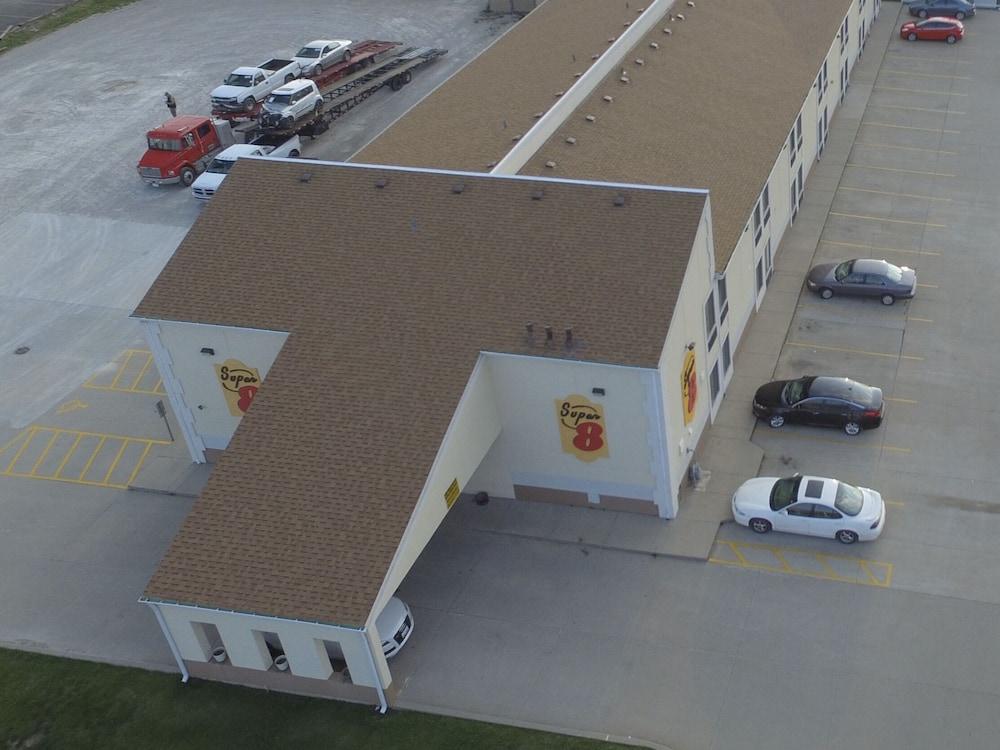 Super 8 By Wyndham Lincoln Hotel Exterior photo