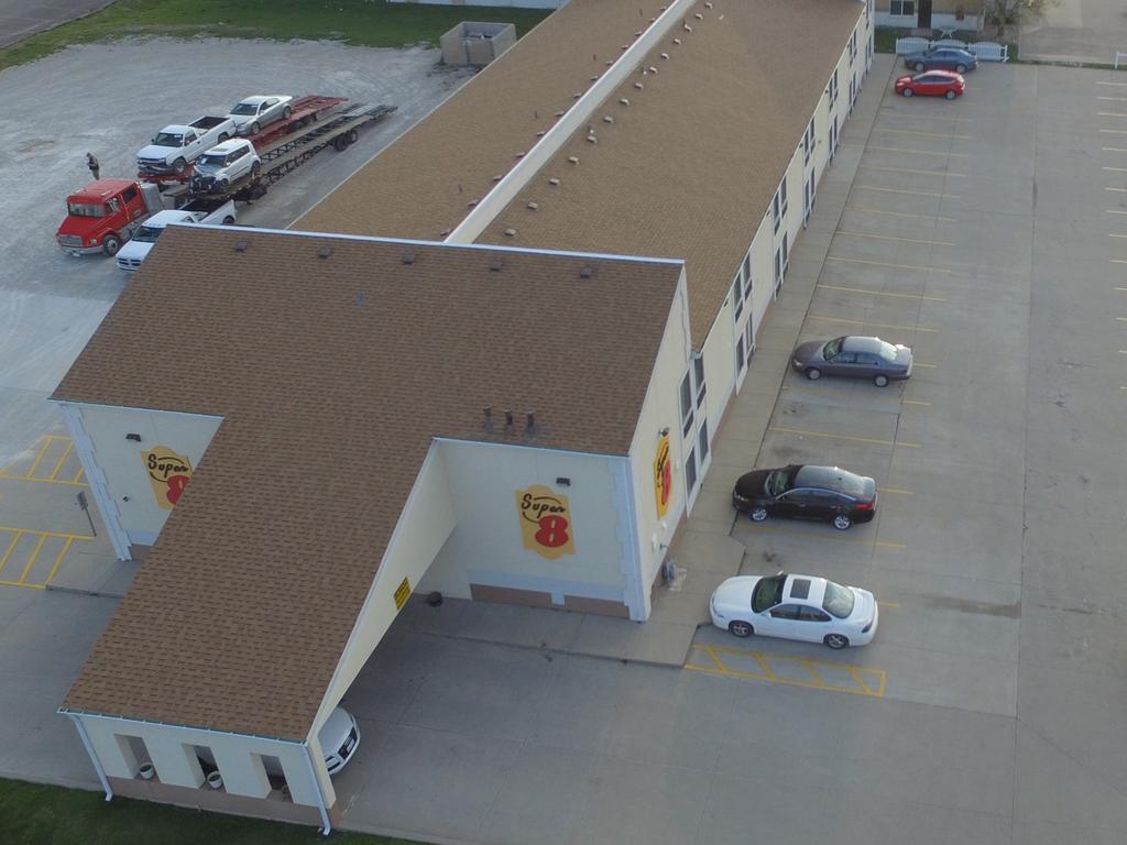 Super 8 By Wyndham Lincoln Hotel Exterior photo